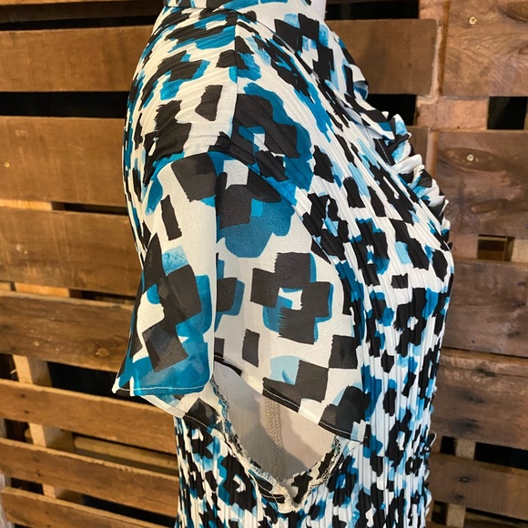 Stretchy Blouse - Picture 5 of 8